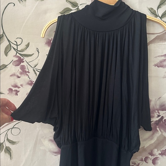 Jersey modal top High neck buttons back neck Gathered all around waist Sleeves - Picture 5 of 12